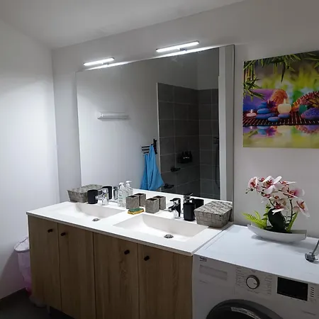 Neuf 80m2 +terrasse 100m Apartment